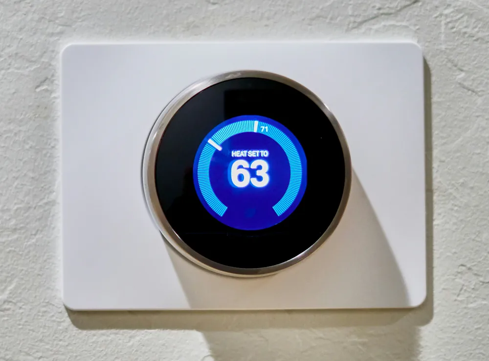 A thermostat set to 63 degrees